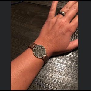 Button clasp bracelet